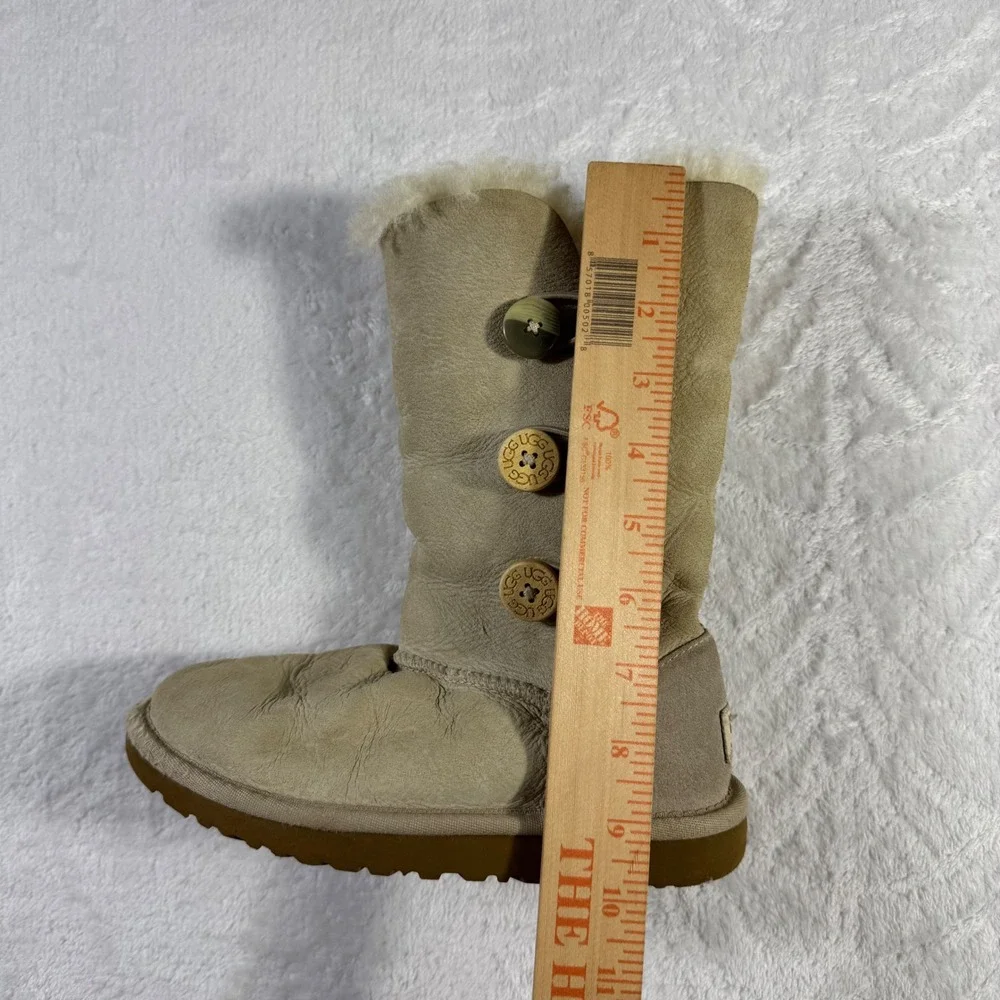 UGG Australia‎ Bailey Button Triplet Beige Tall Boots Youth(big Kid) 2 Sheepskin